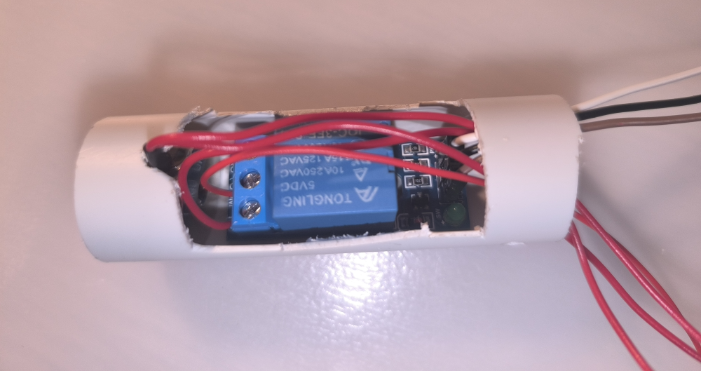 A photo showing the finished electromagnet box.