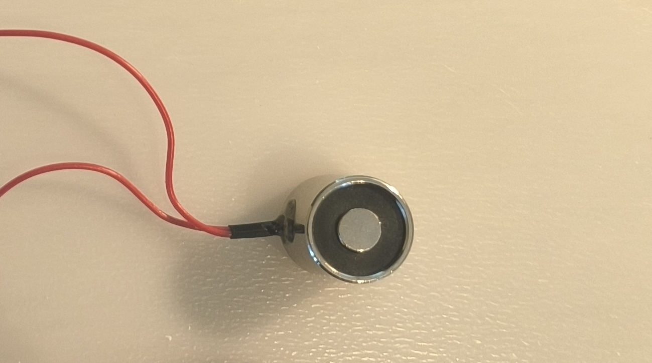 A photo showing the electromagnet used. A photo showing the electromagnet used.
